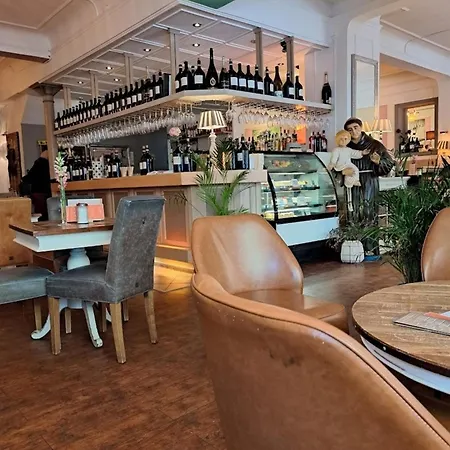 Apartamento Gaestehaus Cafe Orth Zimmer3 *